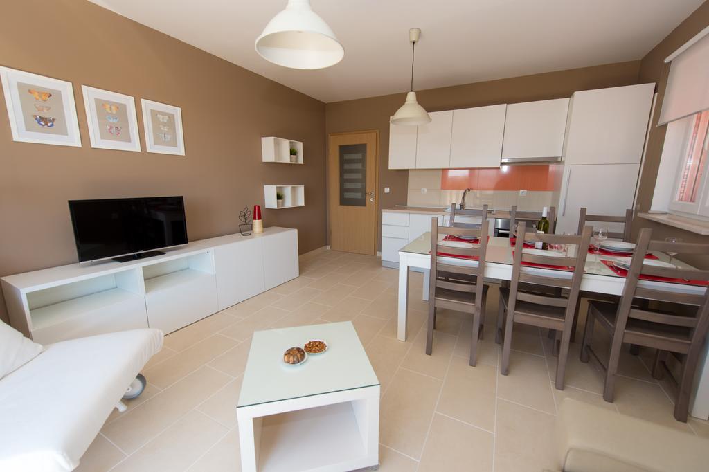 Apartments Gazebo Трогир Стая снимка