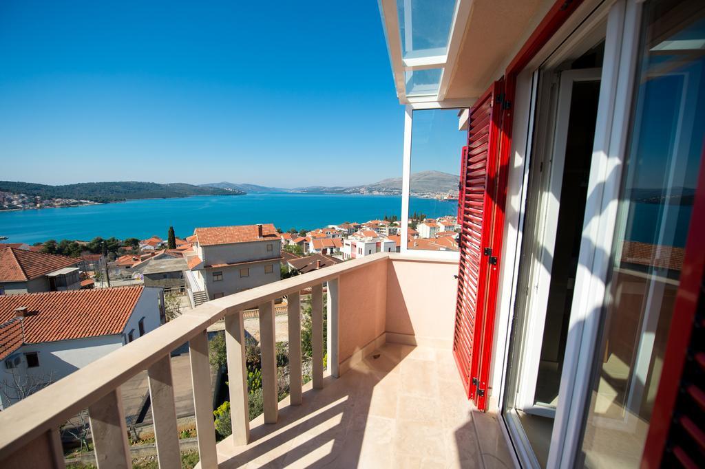 Apartments Gazebo Трогир Стая снимка