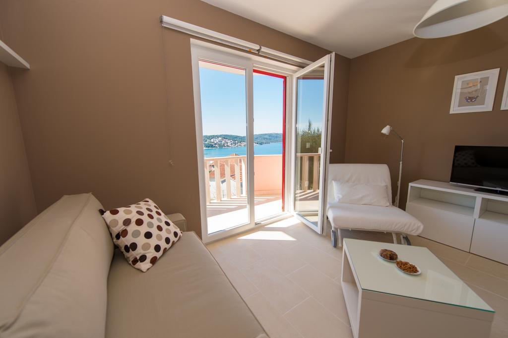 Apartments Gazebo Трогир Стая снимка